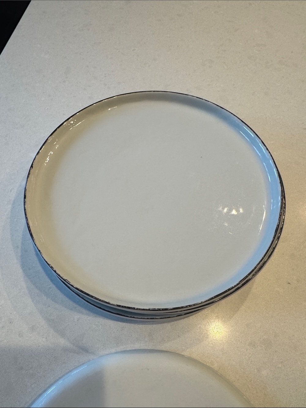 Crate&Barrel mercer salad Plate with Distressed Black Rim. 6 in set